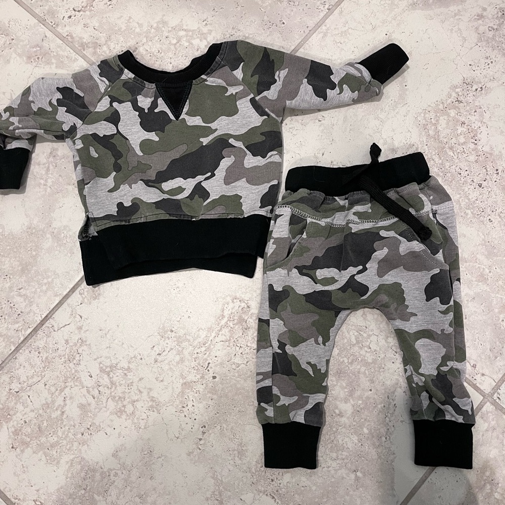 Little Bipsy Essentials Camo joggers and sweatshirt set 3-6 months